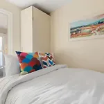4 Bedroom House In Kensington