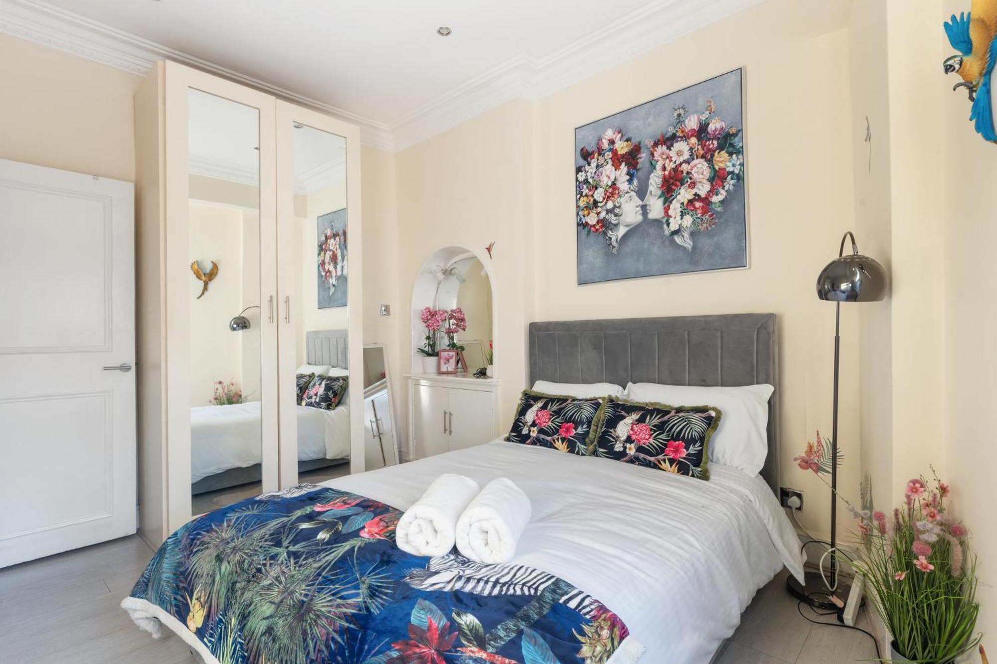 4 Bedroom House In Kensington * London