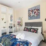 4 Bedroom House In Kensington