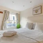 4 Bedroom House In Kensington
